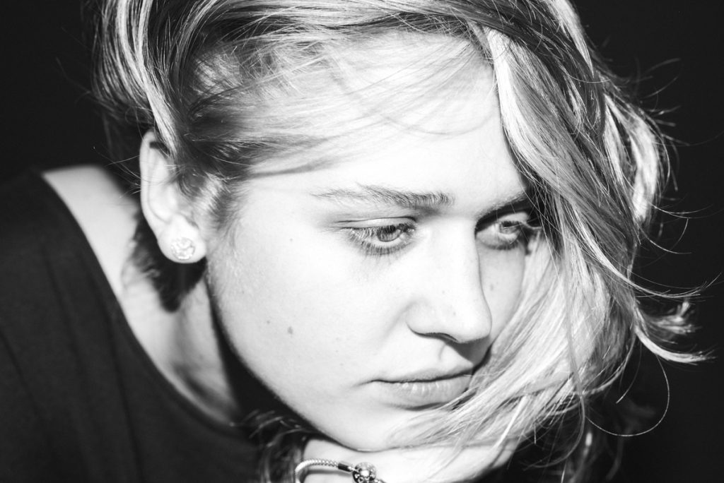 portrait-woman-cpbild-foto-christoph pluennecke-2020-fatou rogalski-2