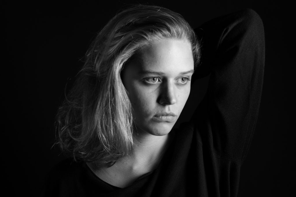 portrait-woman-cpbild-foto-christoph pluennecke-2020-fatou rogalski-8