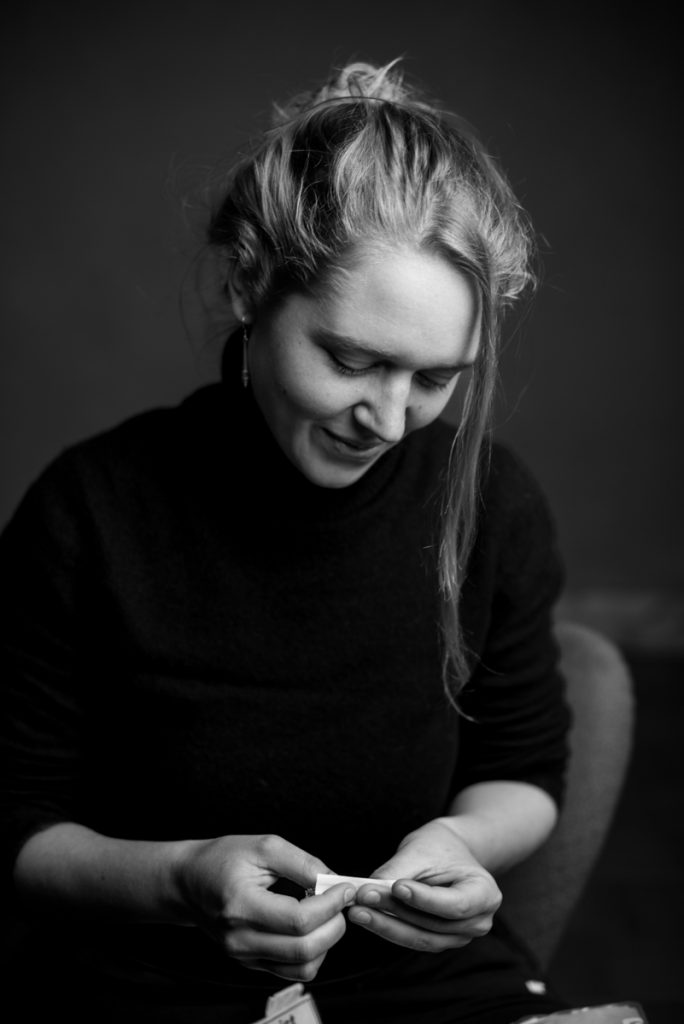 portrait-woman-cpbild-foto-christoph pluennecke-2021-fatou-rogalski-1