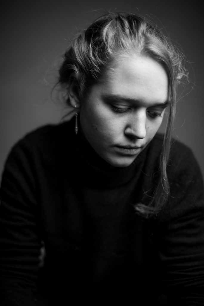 portrait-woman-cpbild-foto-christoph pluennecke-2021-fatou-rogalski-2